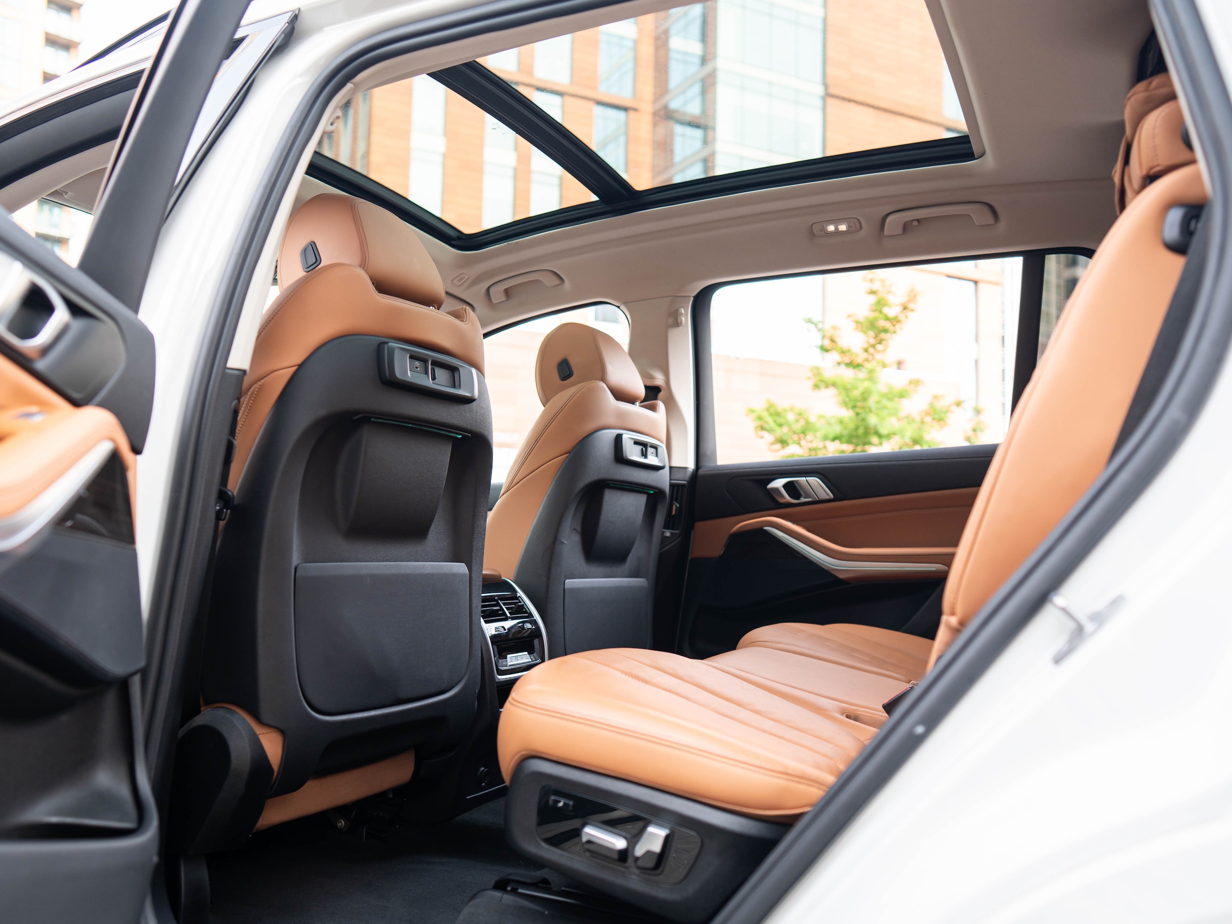 Vehicle image 21 of 62