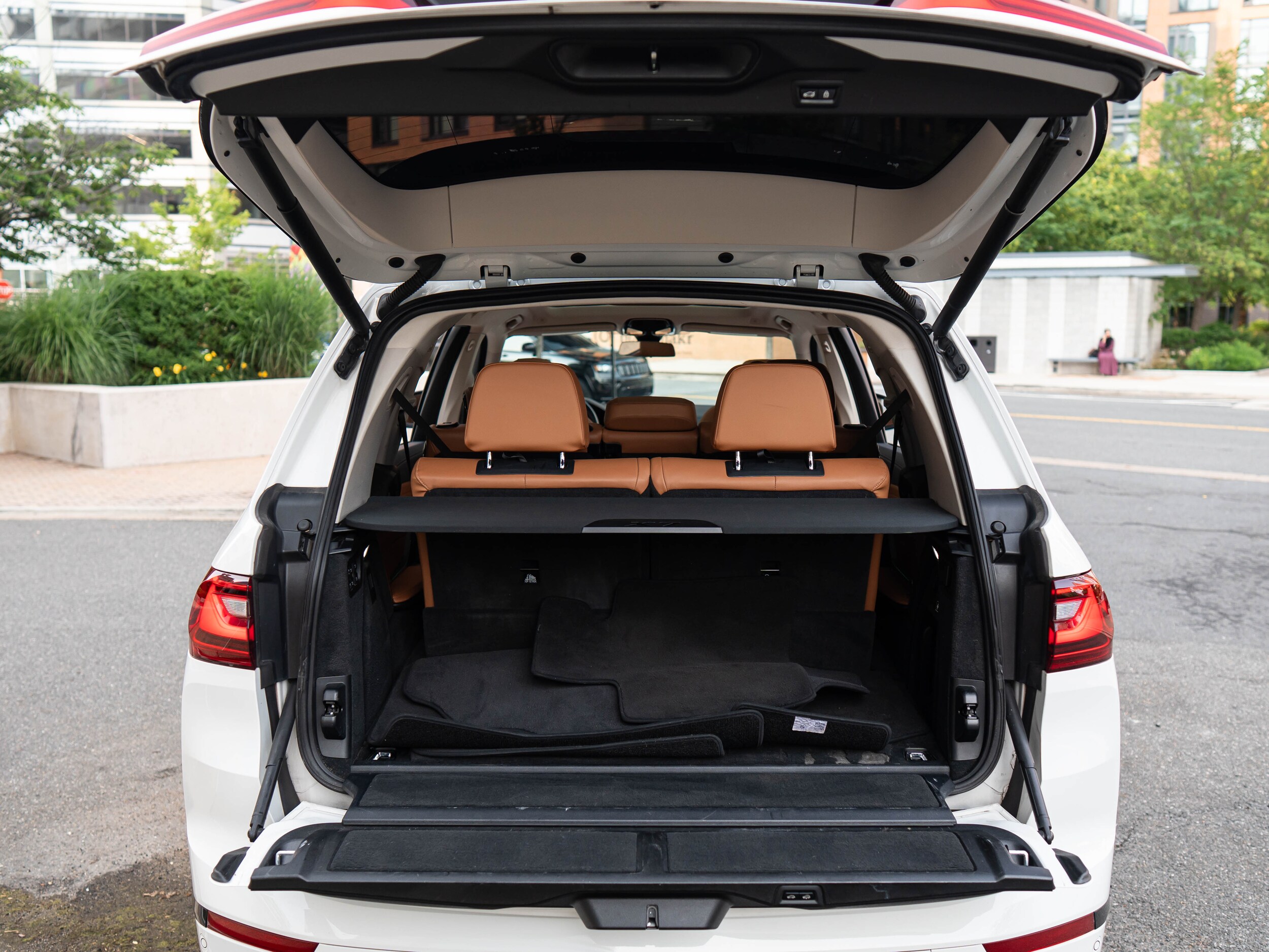 Vehicle image 56 of 62