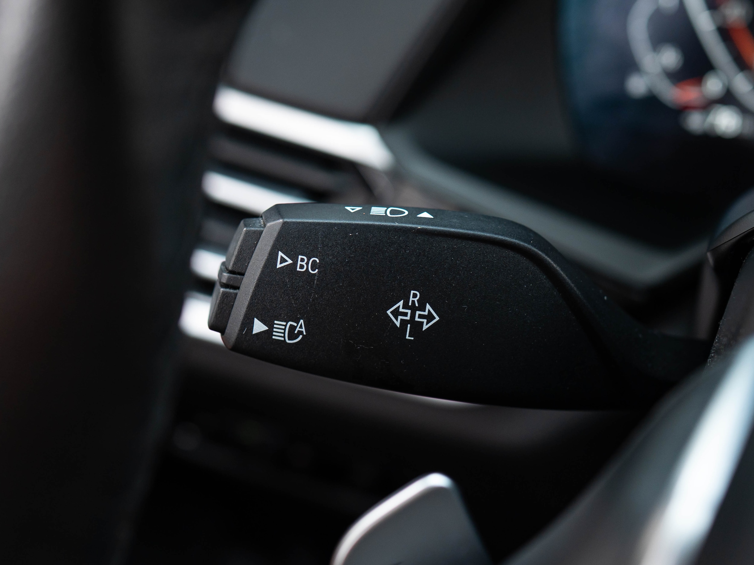 Vehicle image 31 of 62