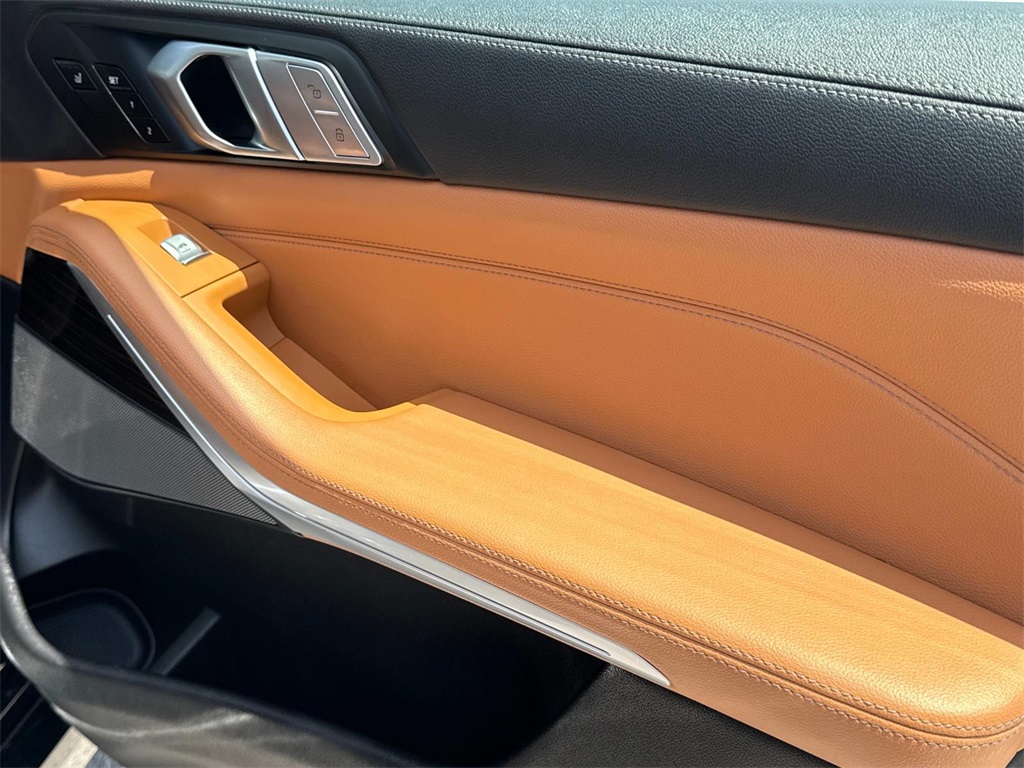 Vehicle image 22 of 30