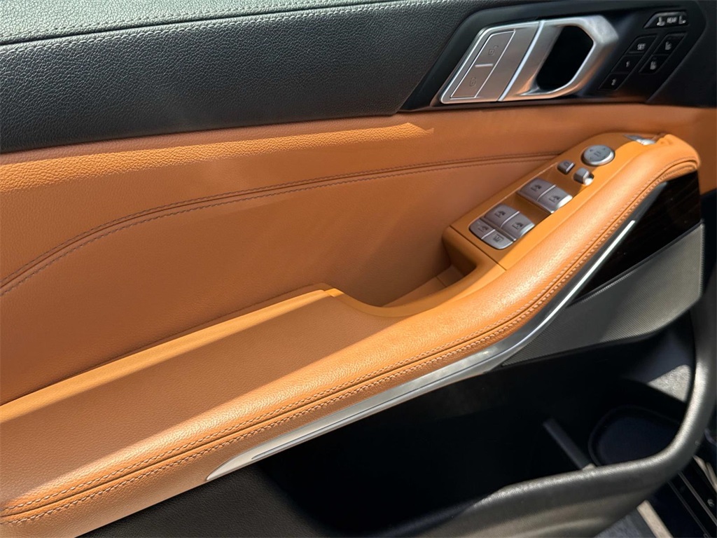 Vehicle image 15 of 30