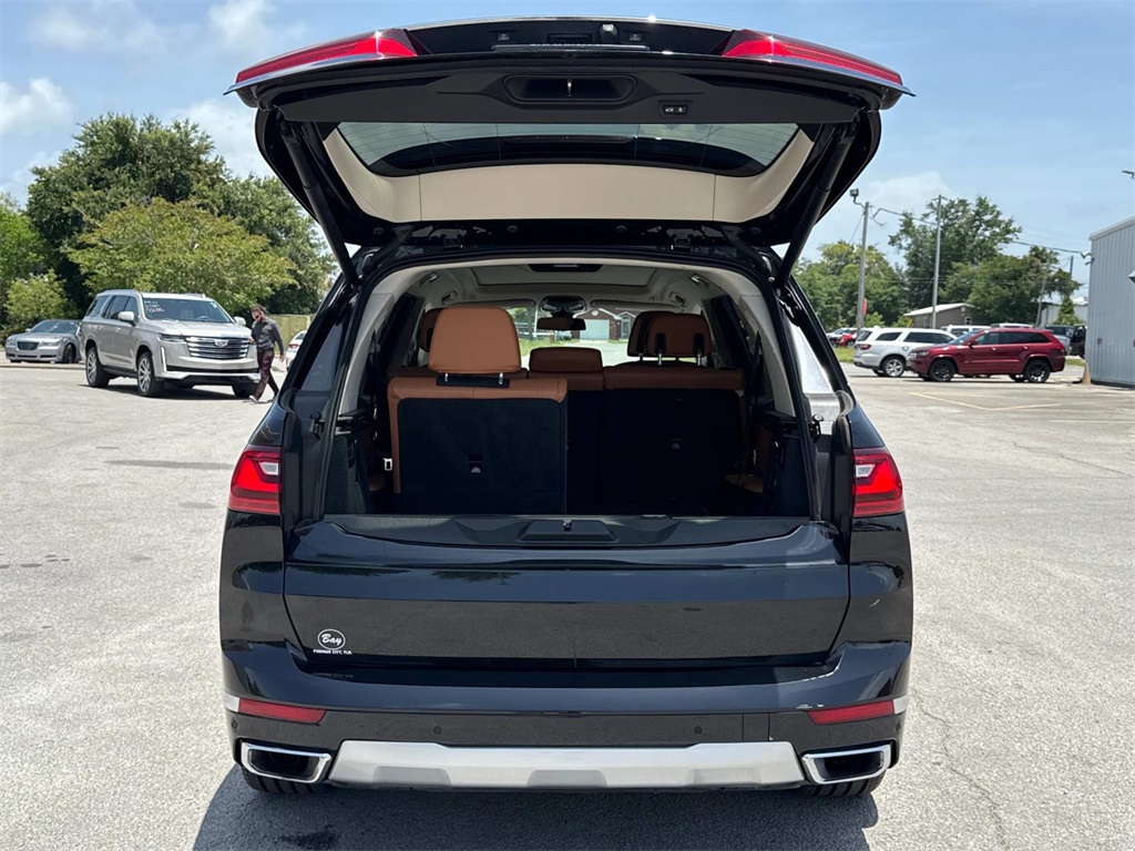 Vehicle image 10 of 30