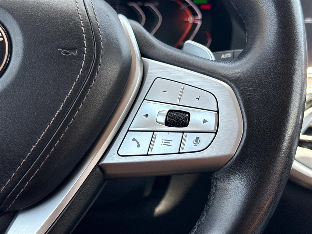 Vehicle image 26 of 30