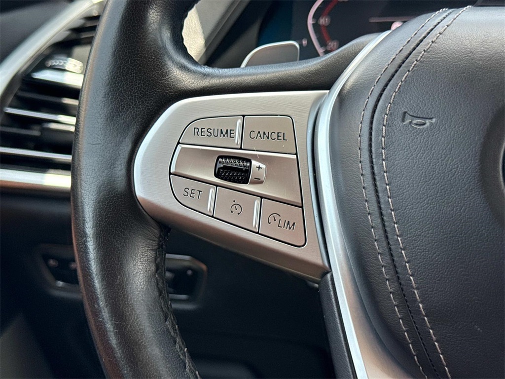 Vehicle image 27 of 30