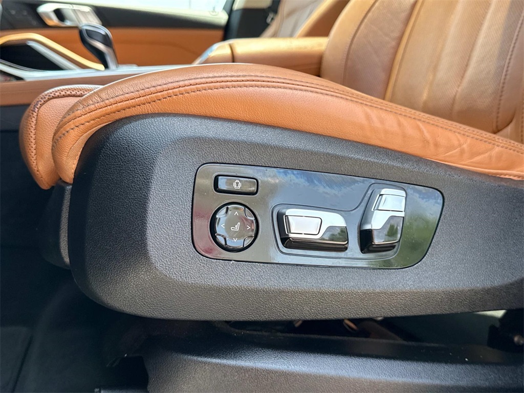 Vehicle image 14 of 30