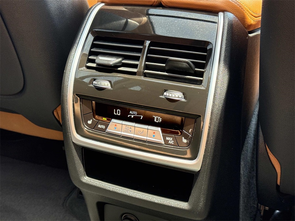 Vehicle image 23 of 30