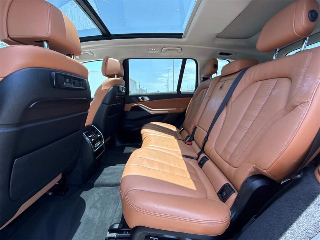 Vehicle image 16 of 30