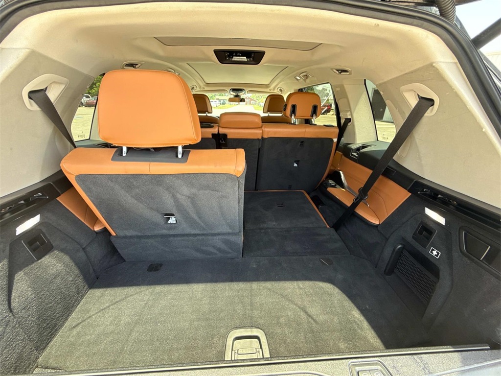 Vehicle image 11 of 30