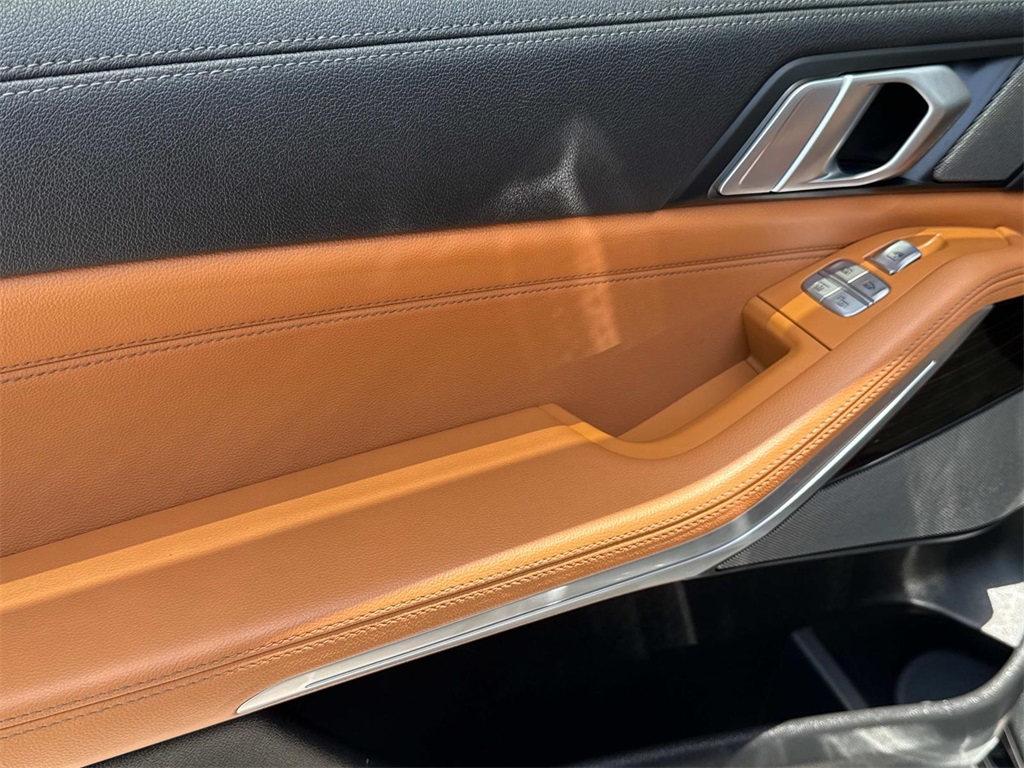 Vehicle image 17 of 30