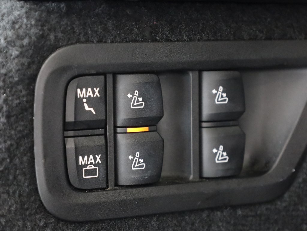 Vehicle image 39 of 46