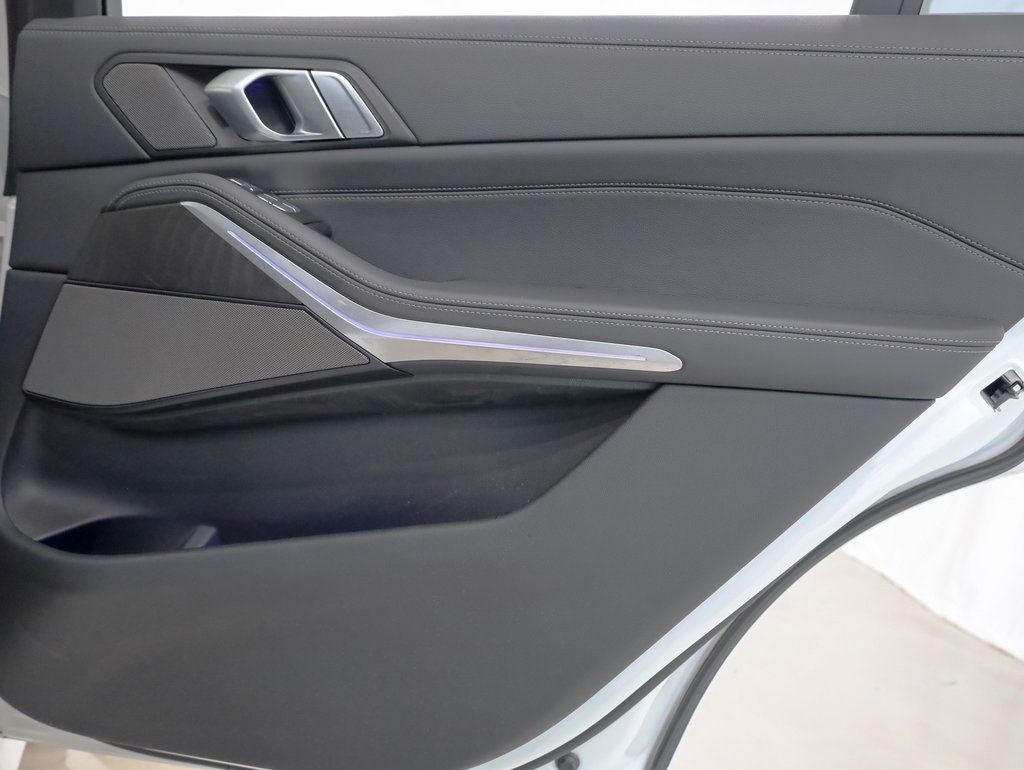 Vehicle image 29 of 46