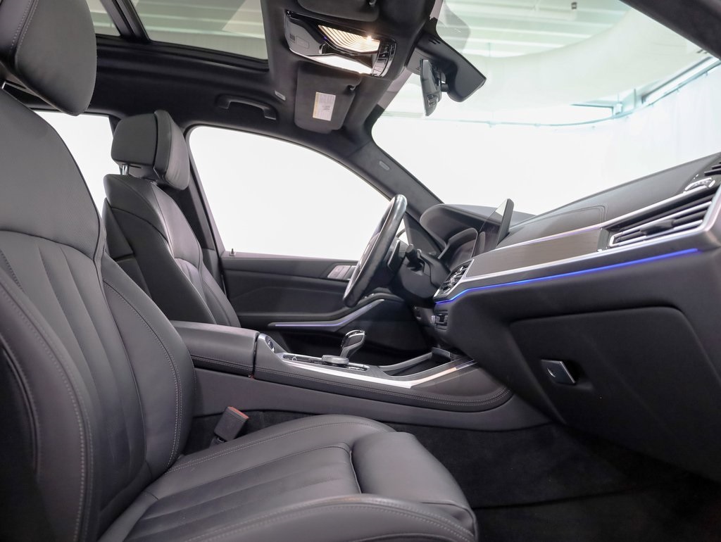 Vehicle image 14 of 46