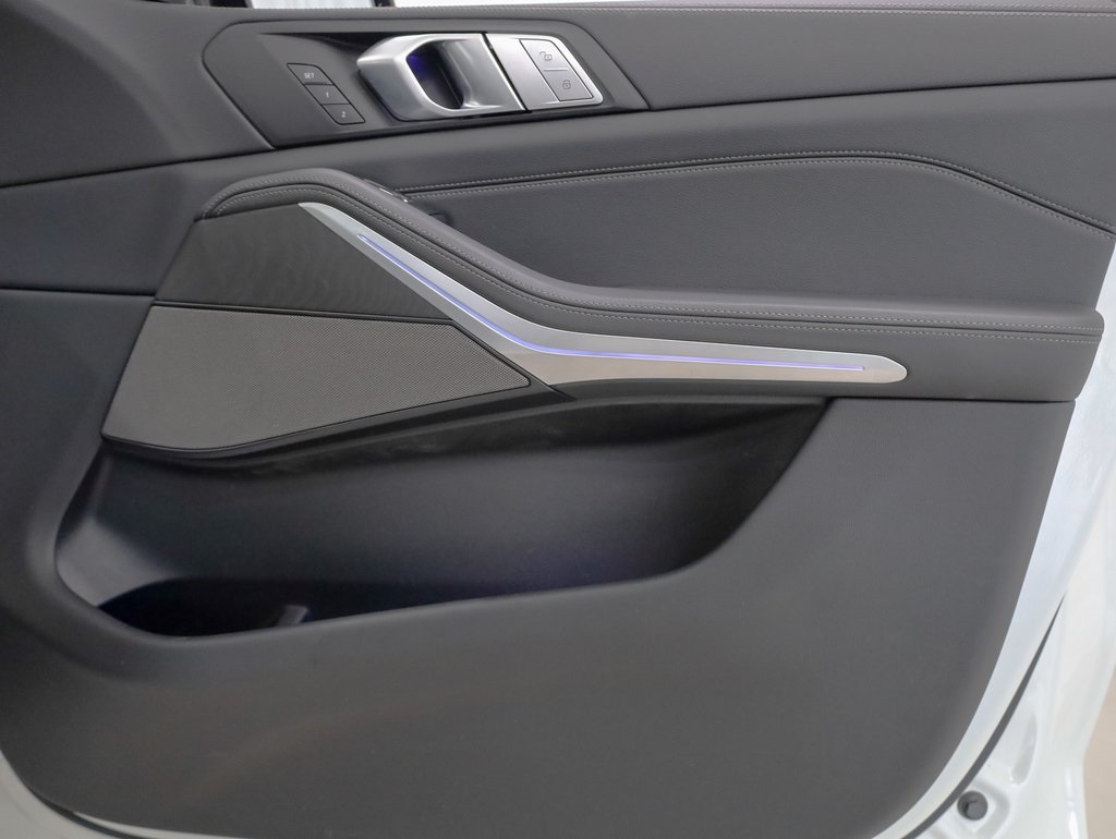 Vehicle image 28 of 46