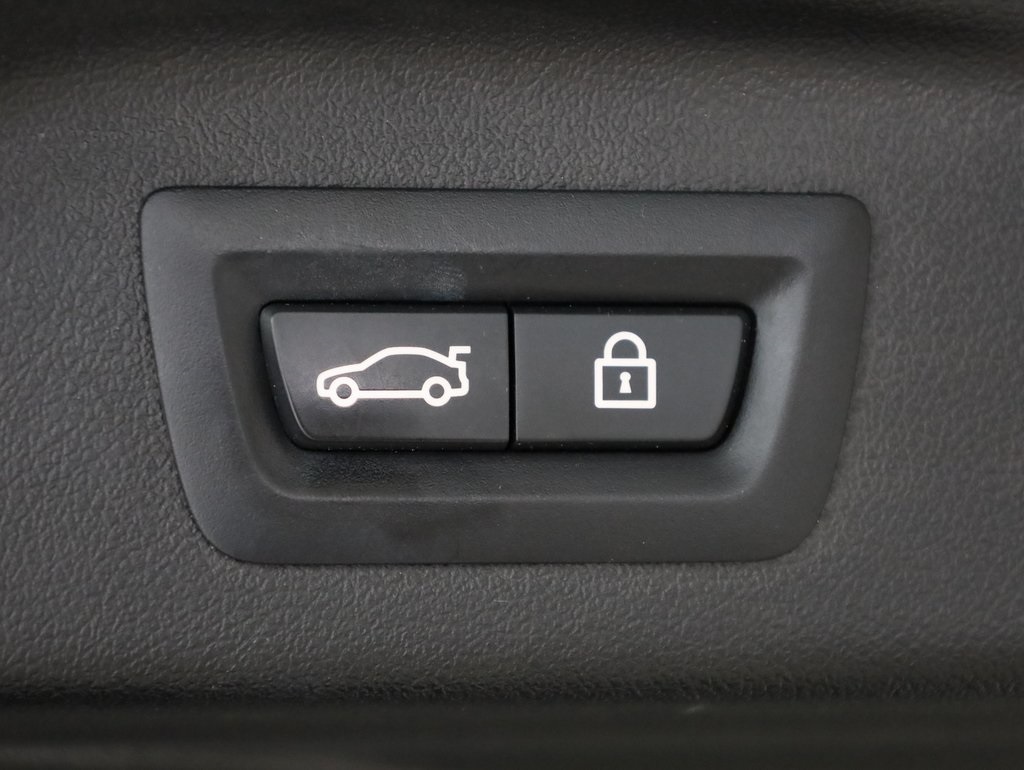 Vehicle image 36 of 46