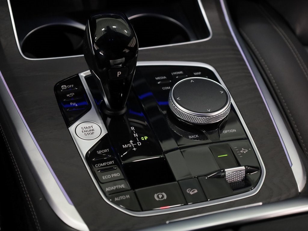 Vehicle image 25 of 46