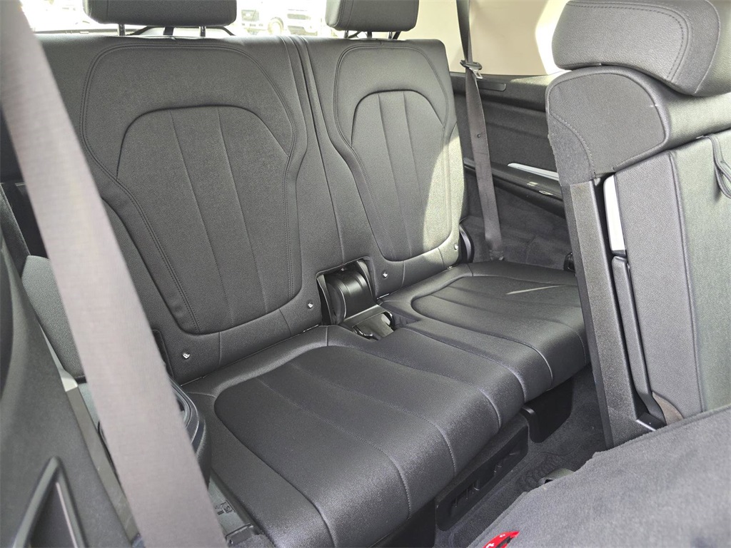 Vehicle image 13 of 39