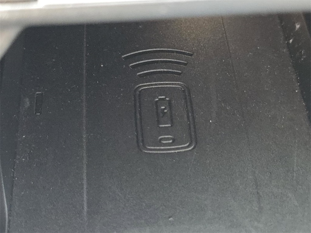 Vehicle image 11 of 39