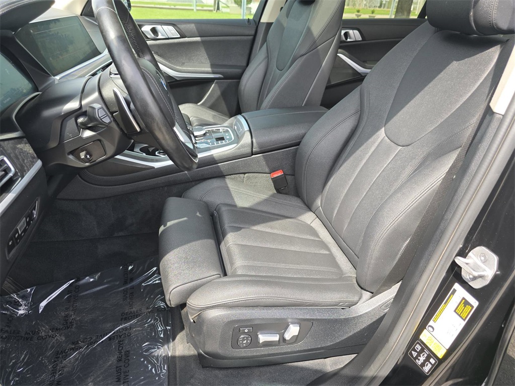 Vehicle image 15 of 39