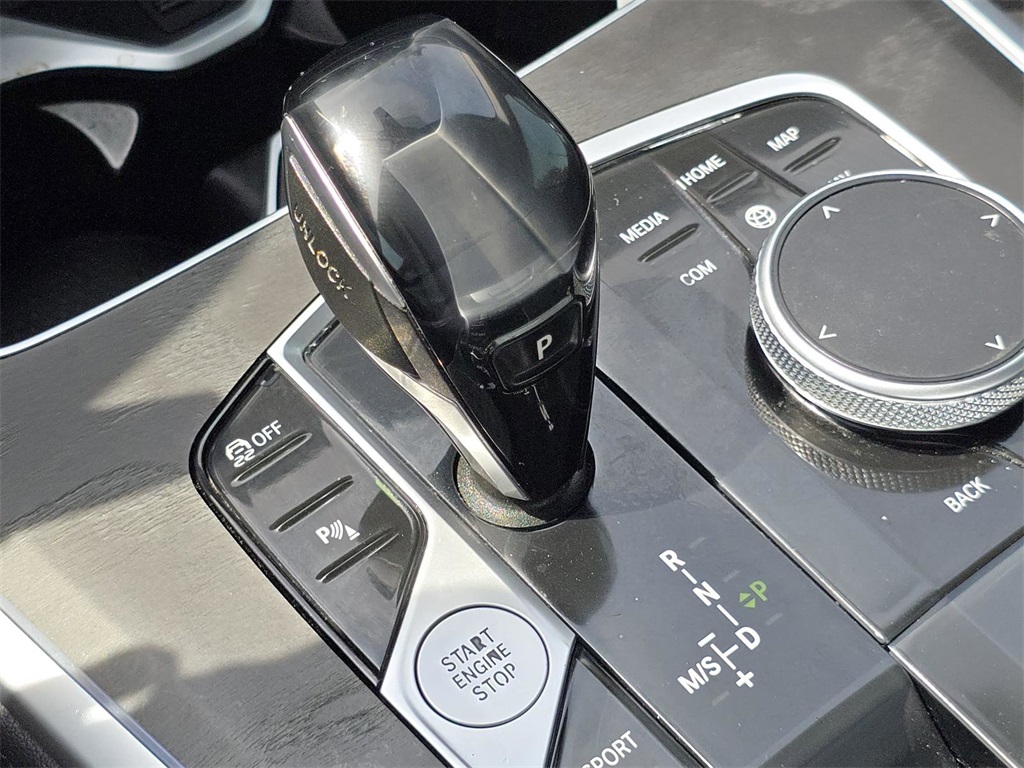 Vehicle image 33 of 39