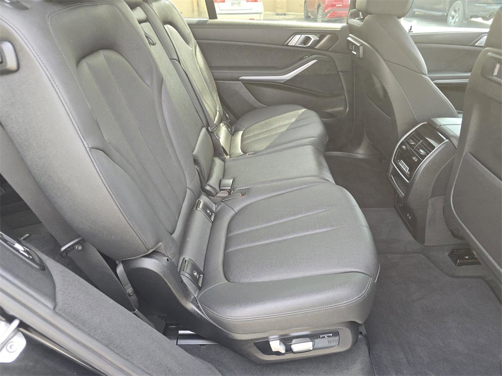 Vehicle image 14 of 39