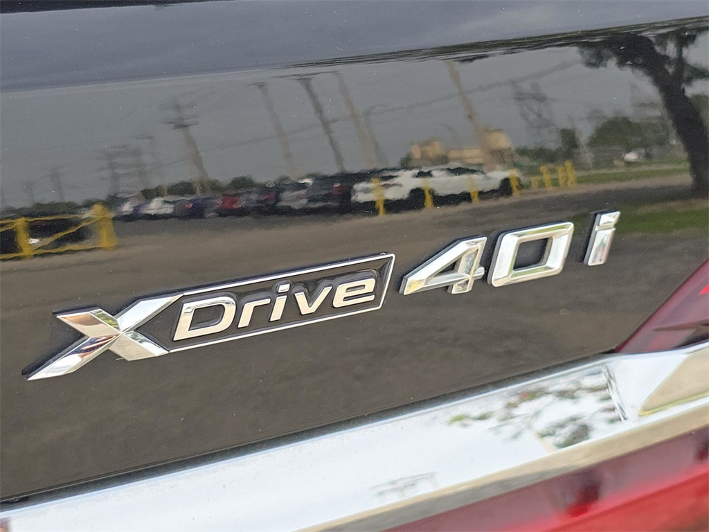 Vehicle image 32 of 39
