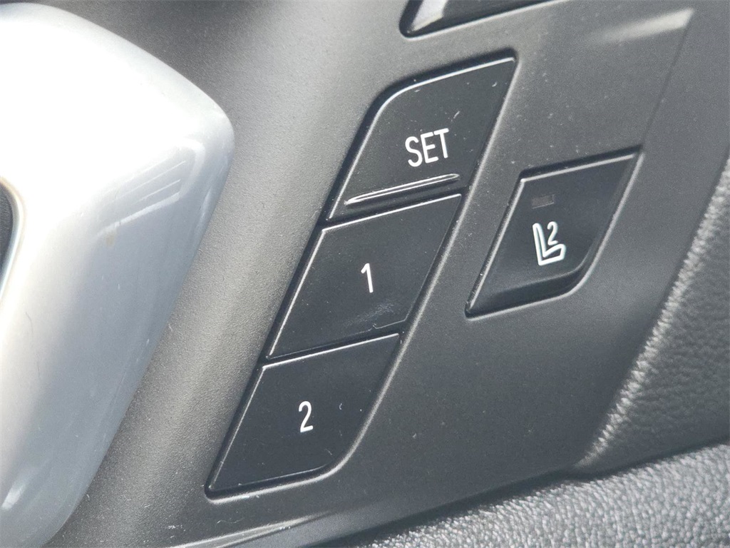 Vehicle image 25 of 39