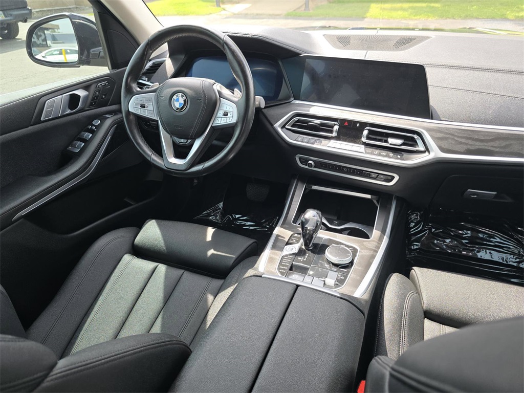 Vehicle image 16 of 39