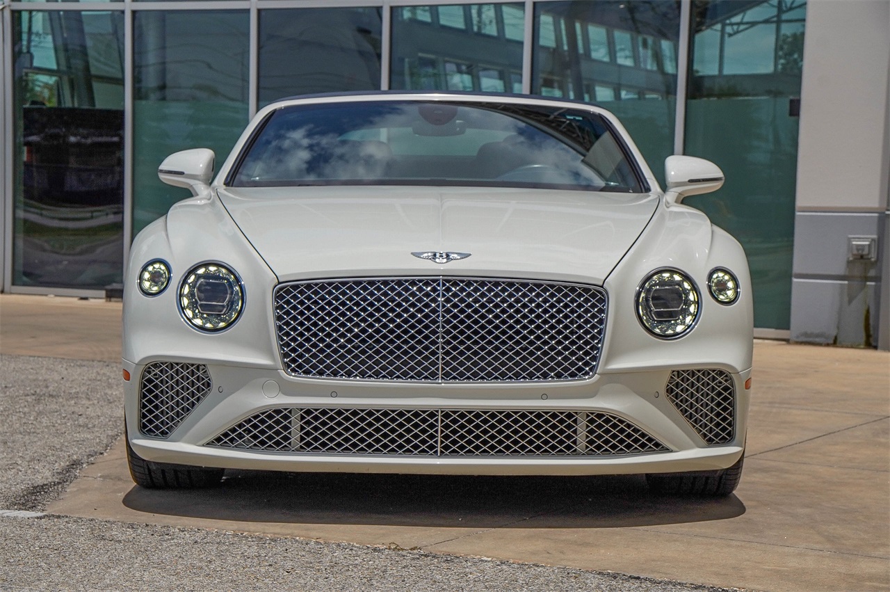 2021 Bentley Continental GT V8 Image 2 of 42