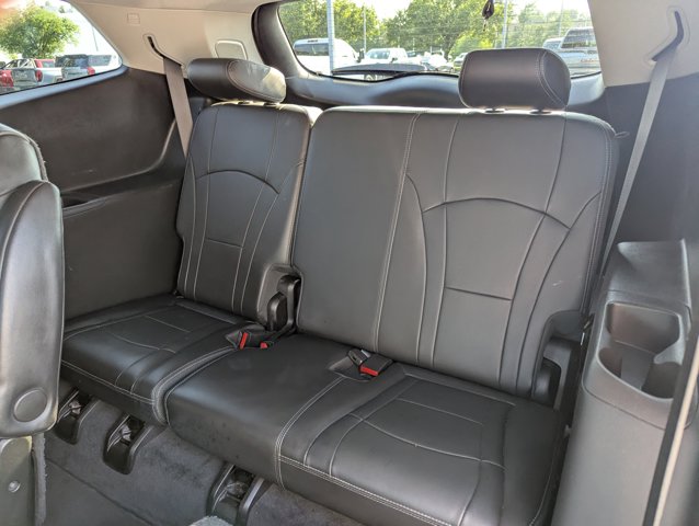 Vehicle image 13 of 28