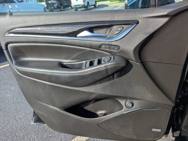 Vehicle image 26 of 28