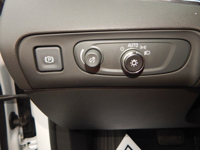 Vehicle image 27 of 29
