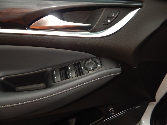Vehicle image 22 of 29