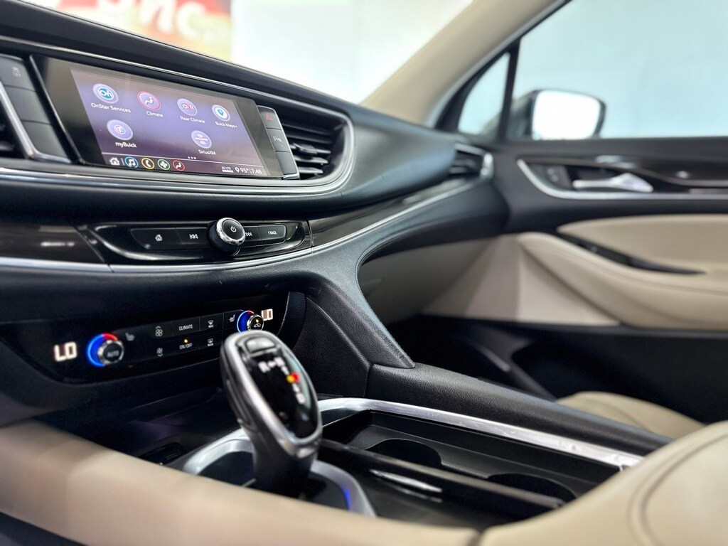 Vehicle image 32 of 53