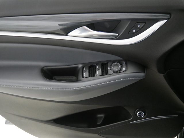 Vehicle image 19 of 33