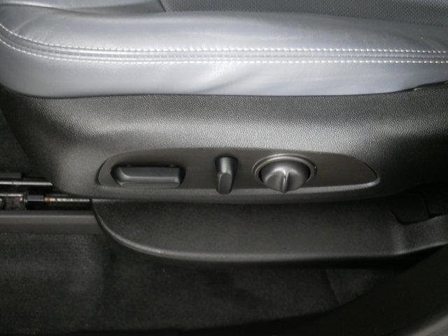Vehicle image 20 of 33