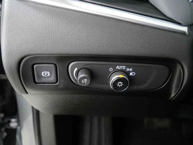 Vehicle image 26 of 33