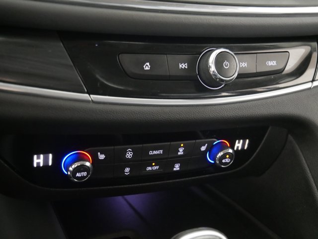 Vehicle image 23 of 33
