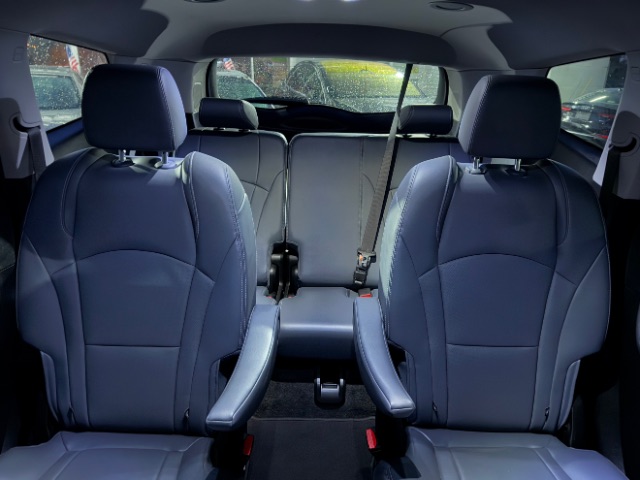 Vehicle image 15 of 19