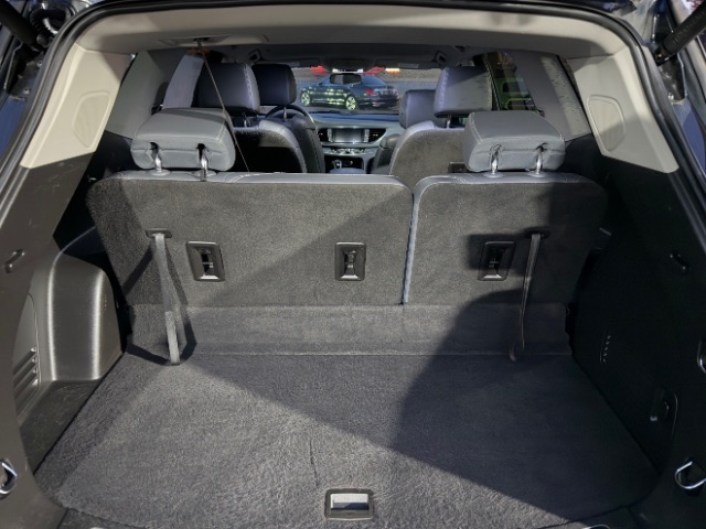 Vehicle image 7 of 19