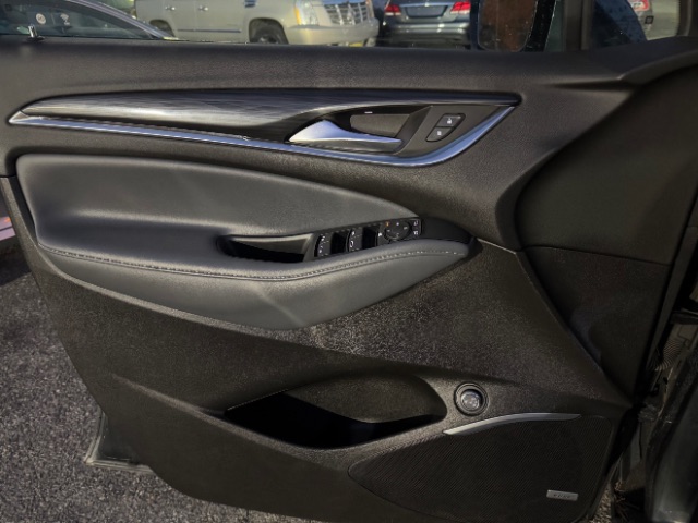 Vehicle image 13 of 19