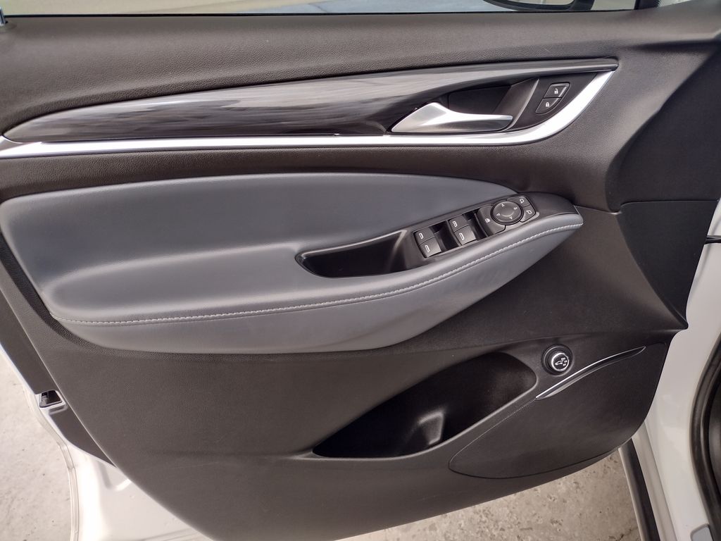 Vehicle image 27 of 51