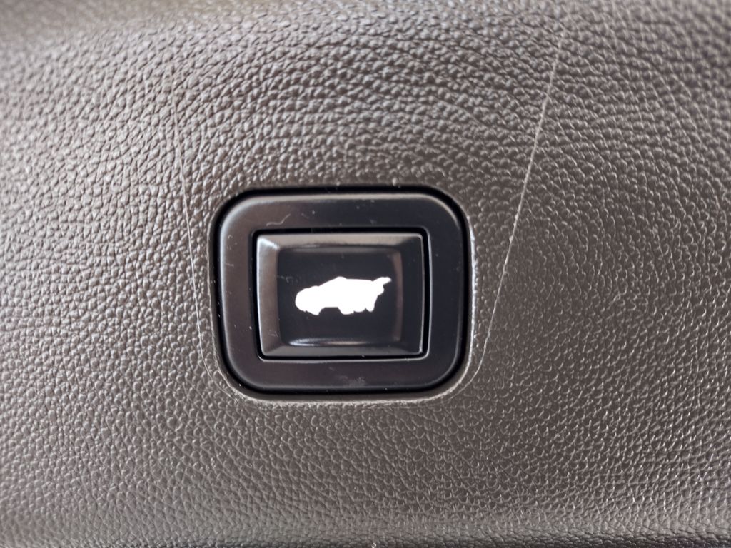 Vehicle image 39 of 51