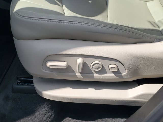 Vehicle image 18 of 30