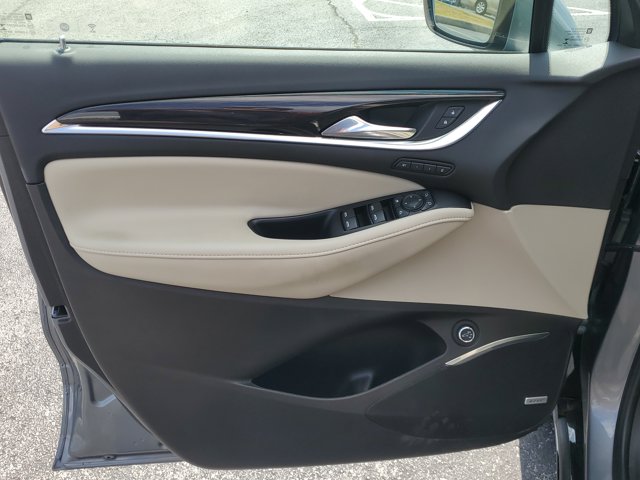 Vehicle image 14 of 30