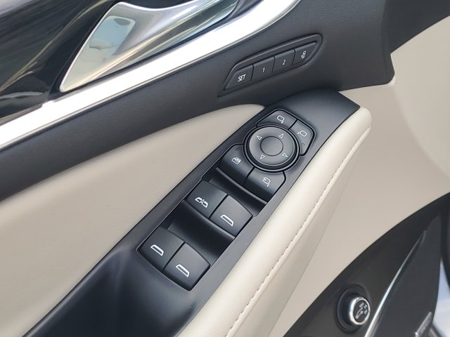Vehicle image 15 of 30