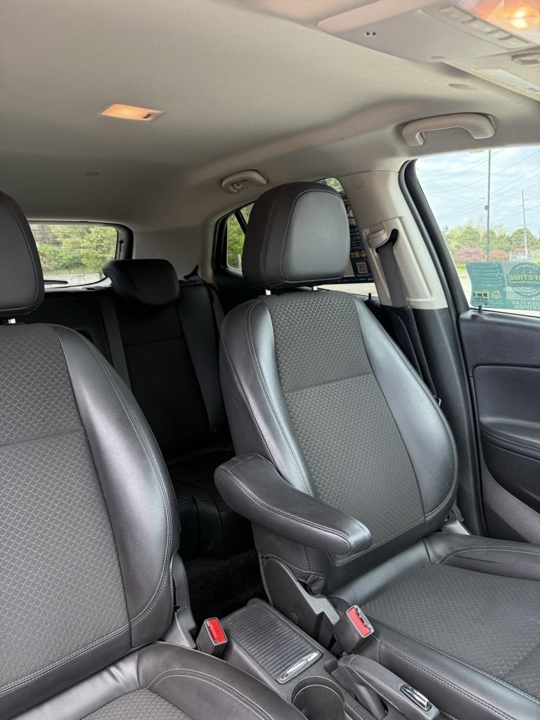 Vehicle image 14 of 31