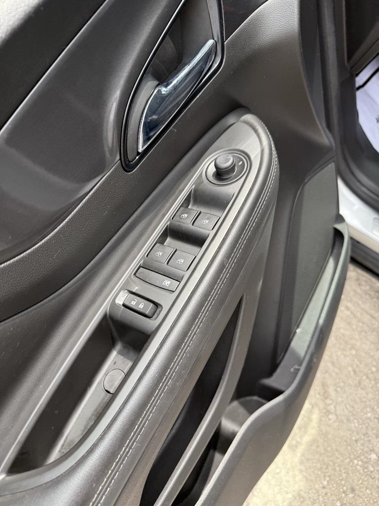 Vehicle image 23 of 31