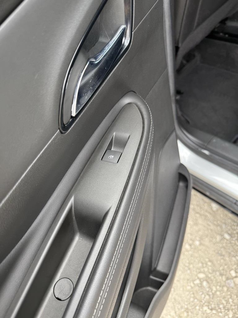 Vehicle image 24 of 31