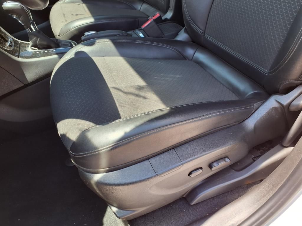 Vehicle image 16 of 34