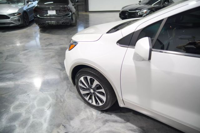 Vehicle image 6 of 68